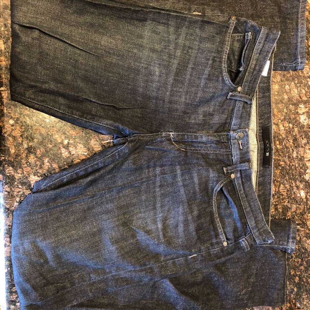 Men’s dark denim Joe’s jeans. Size 33W.